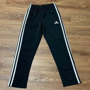 3/$20 kids adidas sweatpants 🤍🖤